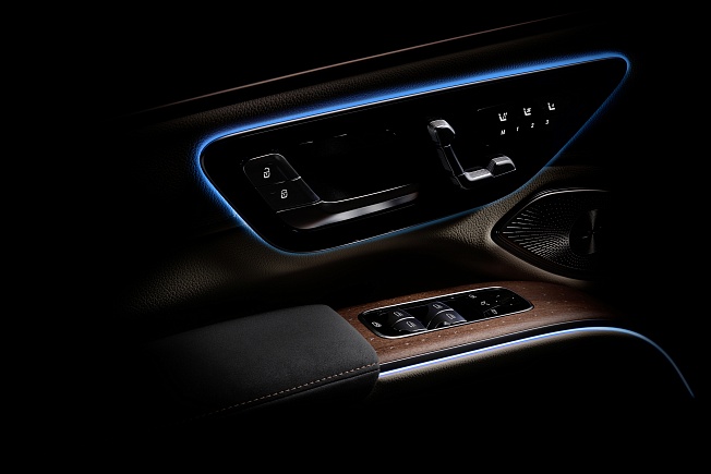 Показываем салон будущего Mercedes‑Benz EQS SUV