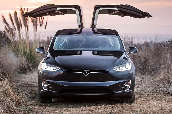 Выводим Tesla Model X на большую дорогу