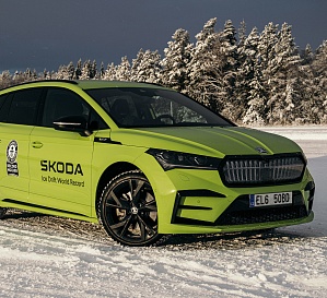 Škoda Enyaq RS побила рекорды дрифта на льду