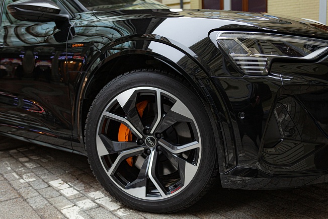 Обеспечиваем быструю разрядку для Audi e-tron S Sportback